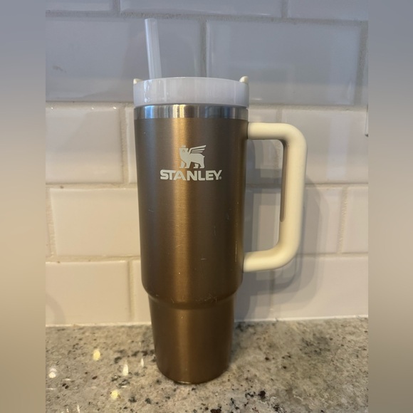 Limited Edition Stanley Rose Quartz 30 oz Tumbler - Picture 1 of 6